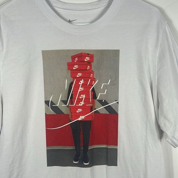 🔥🔥 NIKE Graphic Tee - Higher Quality RARE T-Shirt - Men Sz L - PERFECT - Worn - Picture 2 of 6